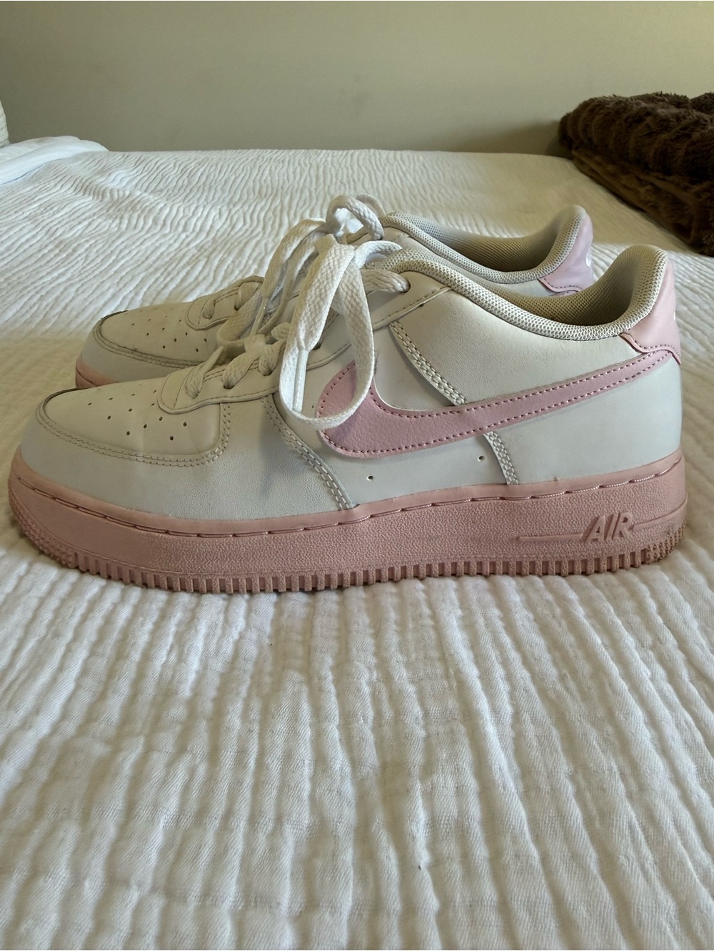 Nike Youth Low-Top Sneakers — White with Pink Trim